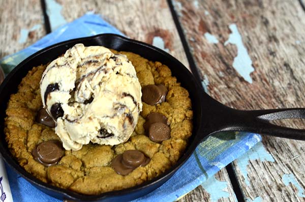 Peanut Butter Pizookie with Marbled Ice Cream l Homemade Recipes //homemaderecipes.com/uncategorized/23-best-pizookie-recipes