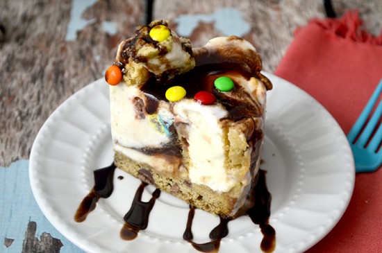 m&m chocolate chip ice cream sandwich cake2