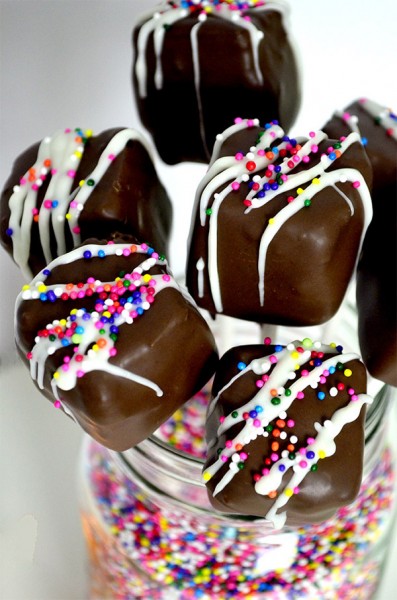 chocolate covered cheesecake pops 2