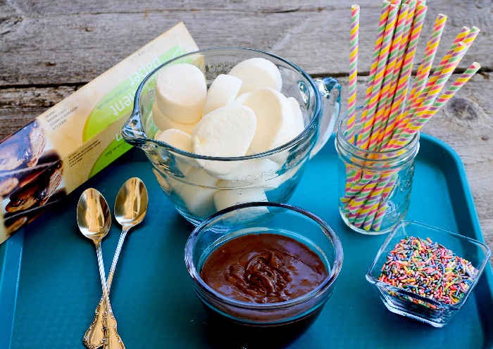 With just a few ingredients you can make these adorable Chocolate Covered Easter Egg Pops