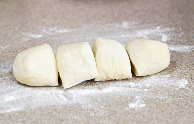 Mini Spaghetti and Meatball Pizza Pies recipe ay Pinkcakeplate